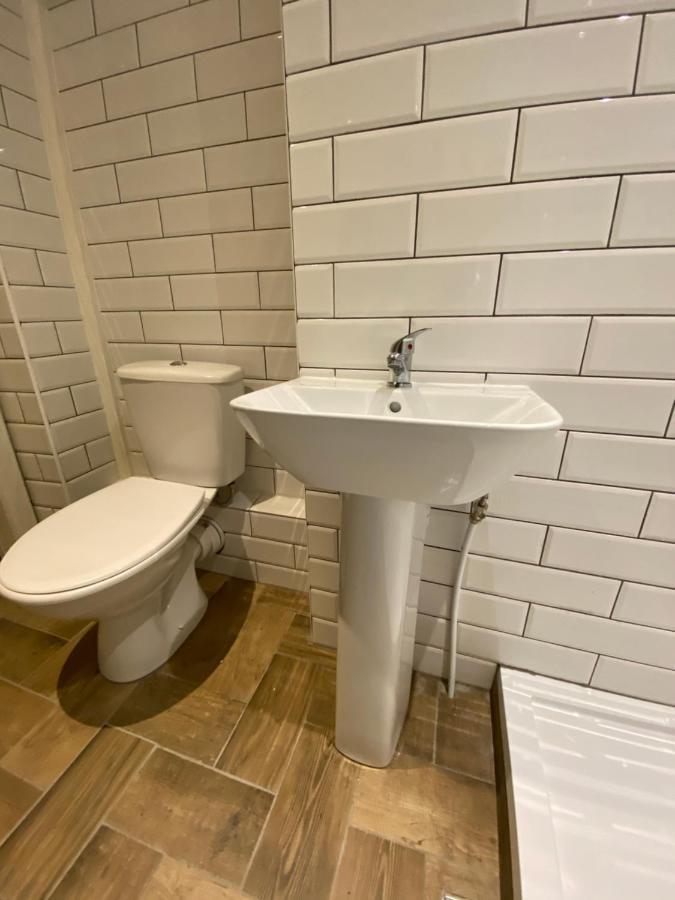 Queen Street Boutique Suites EDI Eksteriør billede Bathroom