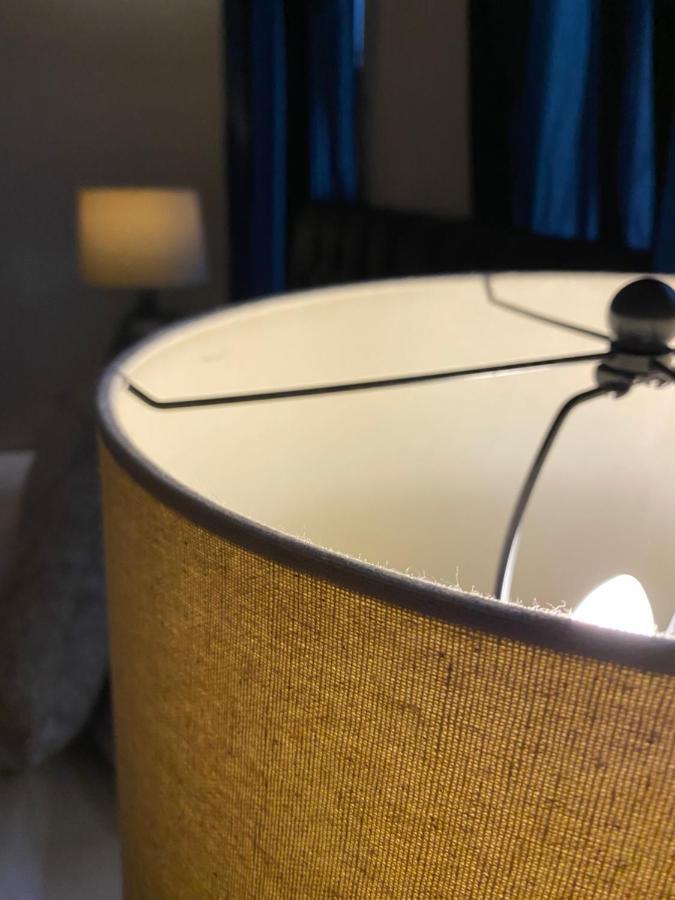 Queen Street Boutique Suites EDI Eksteriør billede A lampshade
