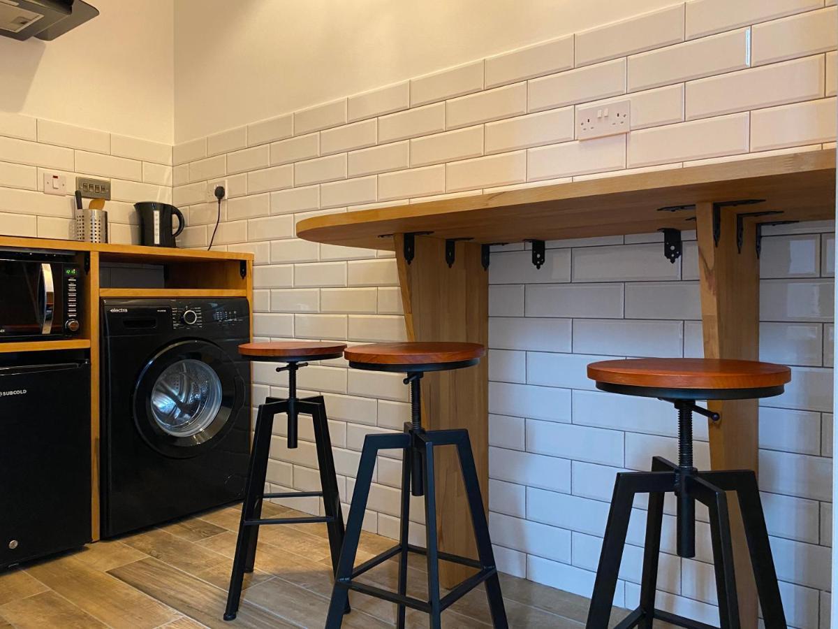 Queen Street Boutique Suites EDI Eksteriør billede A breakfast bar